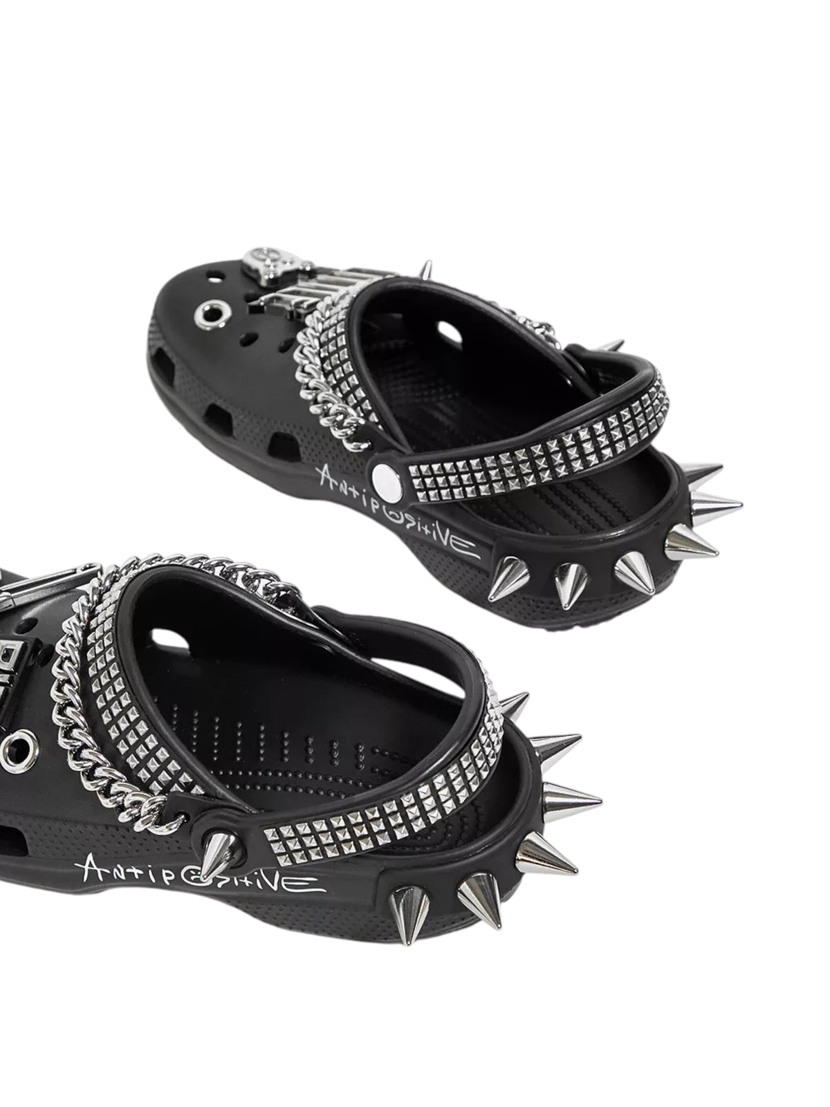Men's Textured Slippers With Charms &Metallic Heel Spikes,Black