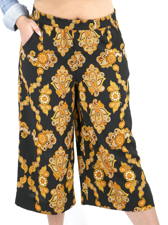 Image for Women's Graphic Printed Wide Leg Capri Pant,Black